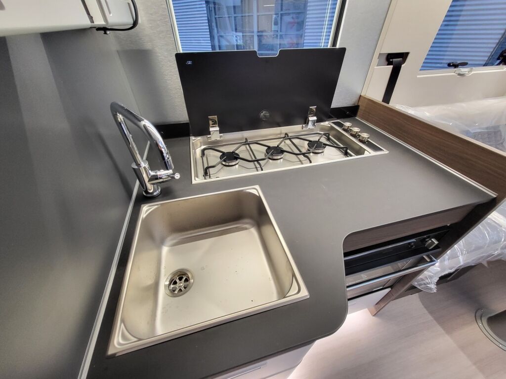 Adria CORAL SUPREME 670 DL 2025 Harmaa