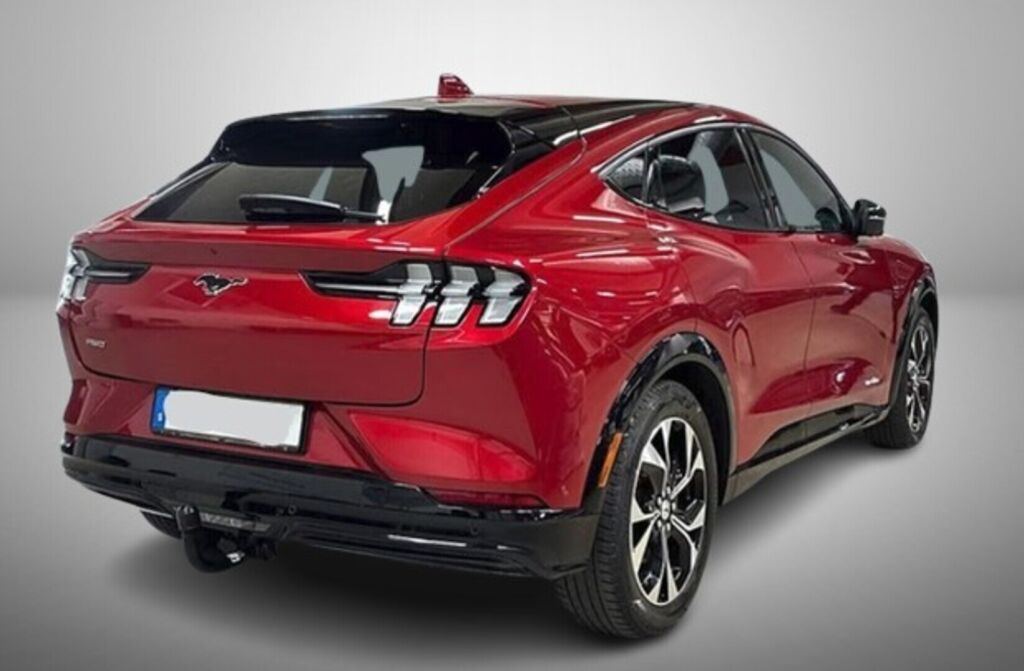 Ford Mustang Mach-E 2021 Punainen
