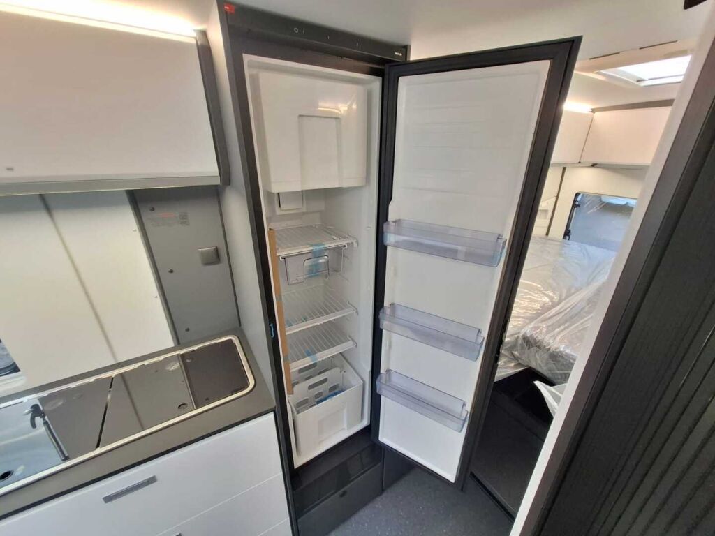 Adria TWIN SUPREME 640 SLB 2025 Harmaa