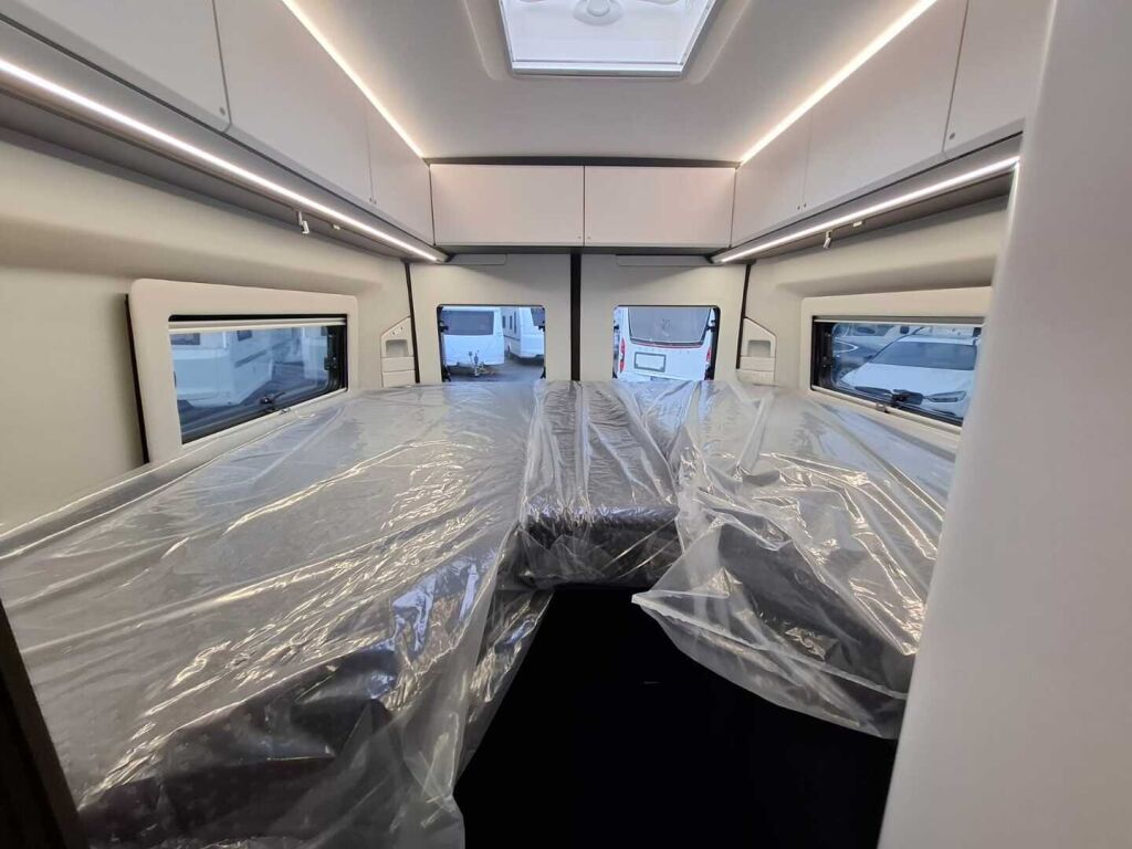 Adria TWIN SUPREME 640 SLB 2025 Harmaa