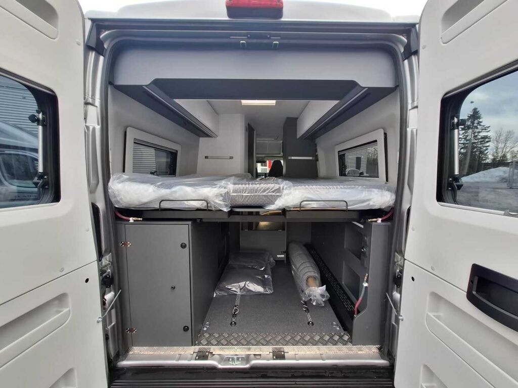 Adria TWIN SUPREME 640 SLB 2025 Harmaa