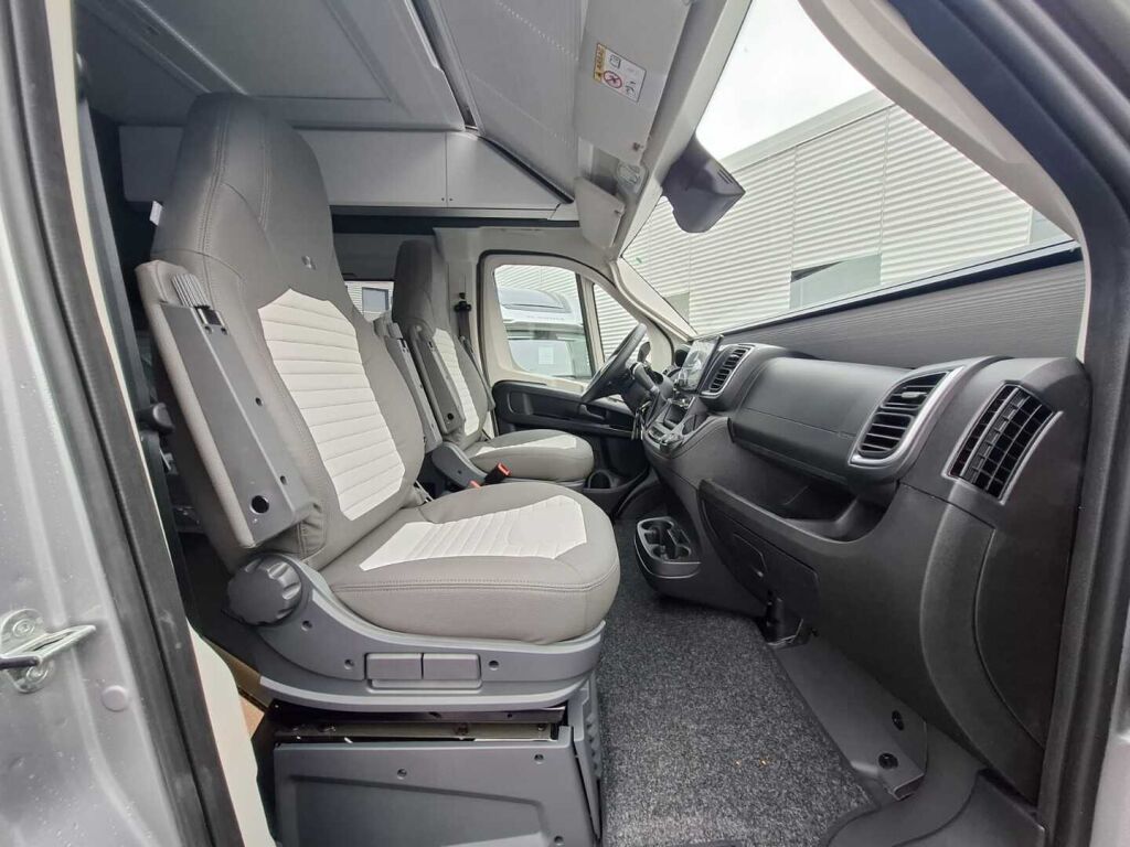 Adria TWIN SUPREME 640 SLB 2025 Harmaa