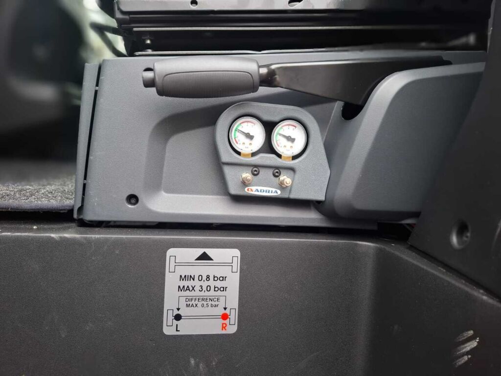 Adria TWIN SUPREME 640 SLB 2025 Harmaa