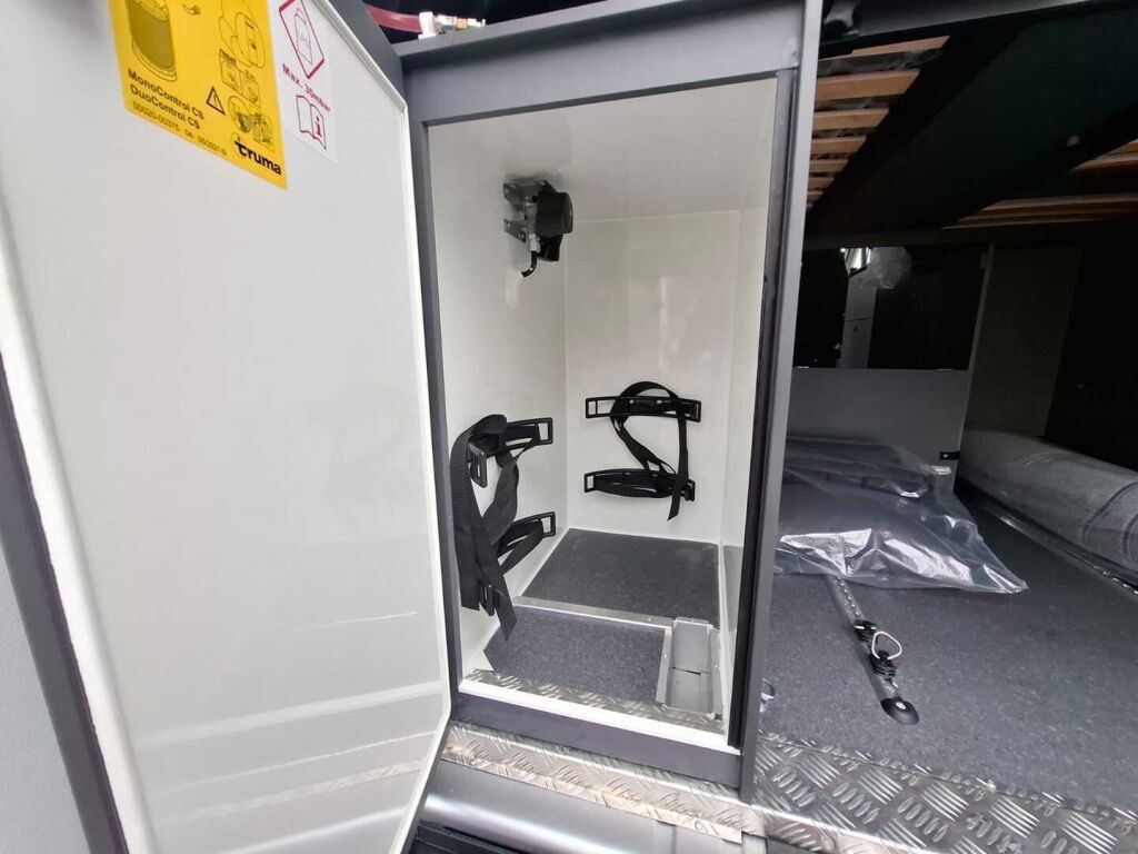 Adria TWIN SUPREME 640 SLB 2025 Harmaa