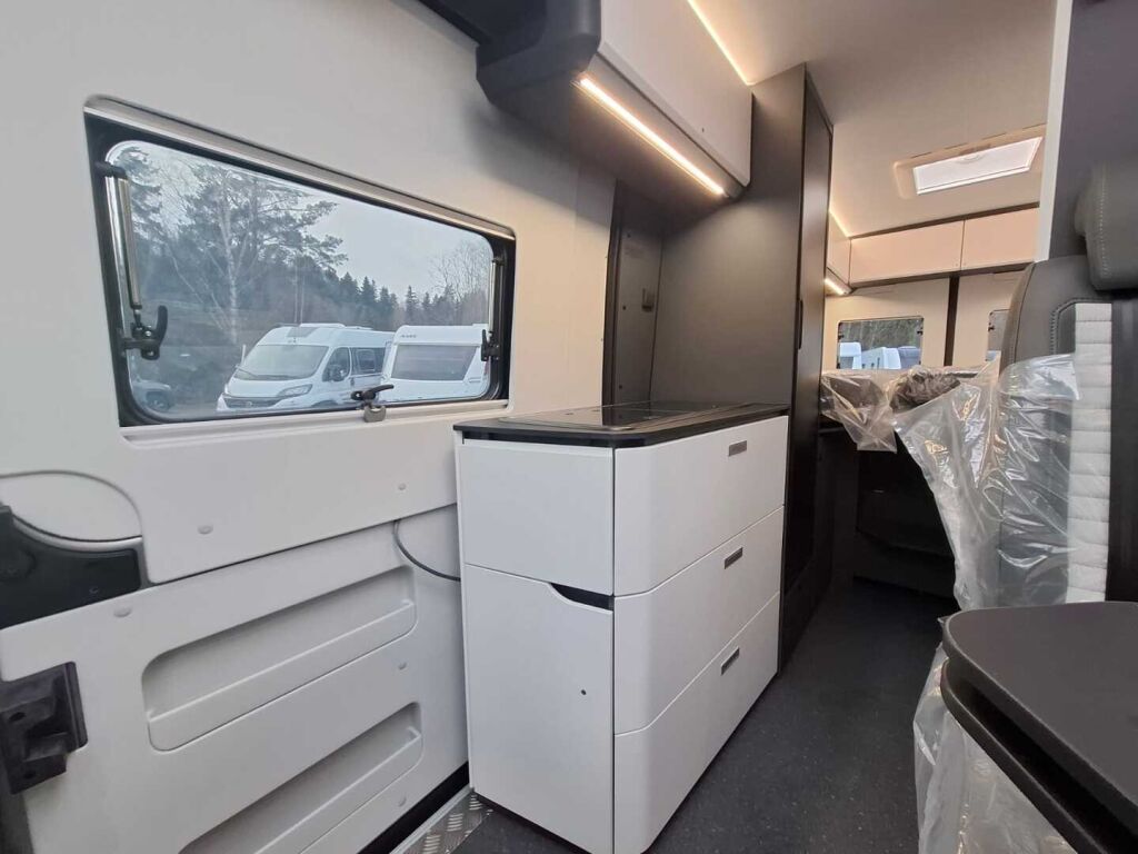 Adria TWIN SUPREME 640 SLB 2025 Harmaa