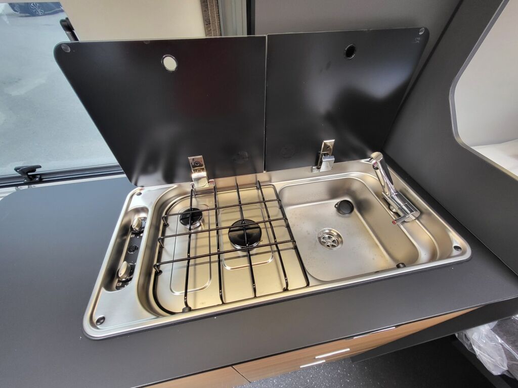 Adria TWIN 540 SPB 2025 Musta