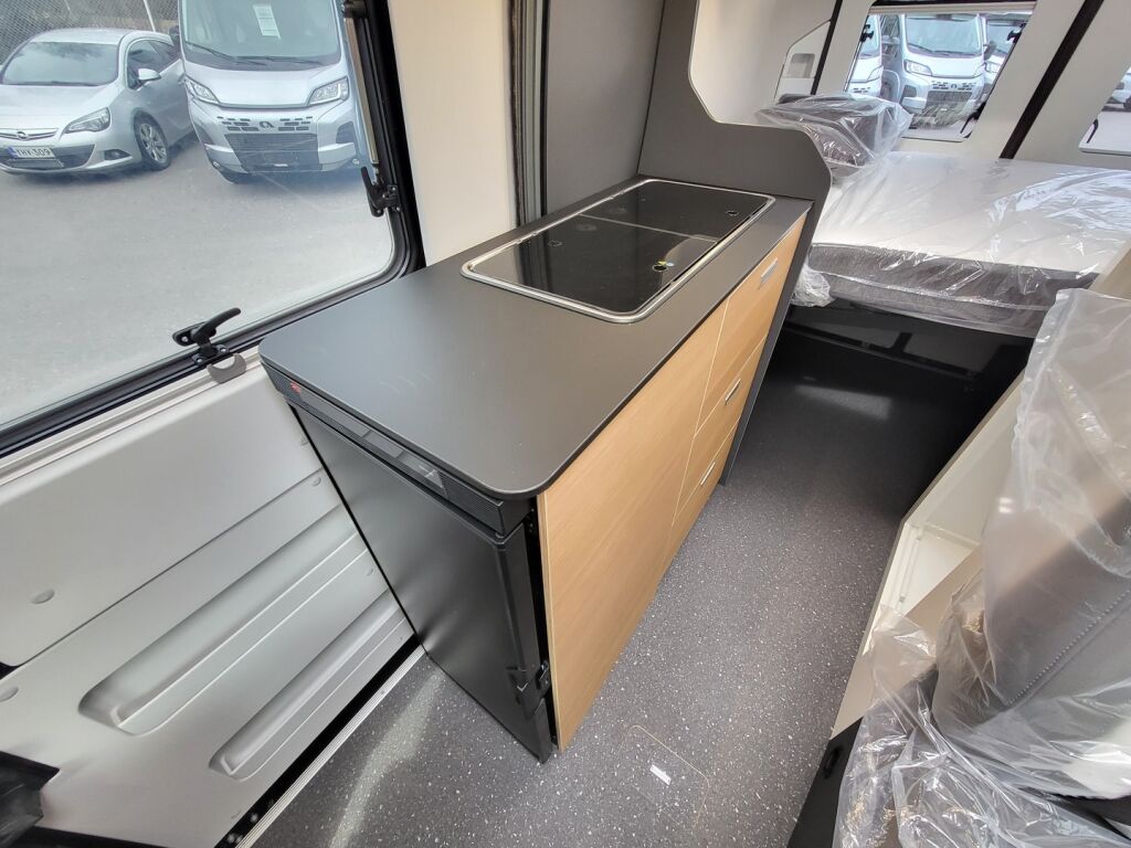 Adria TWIN 540 SPB 2025 Musta