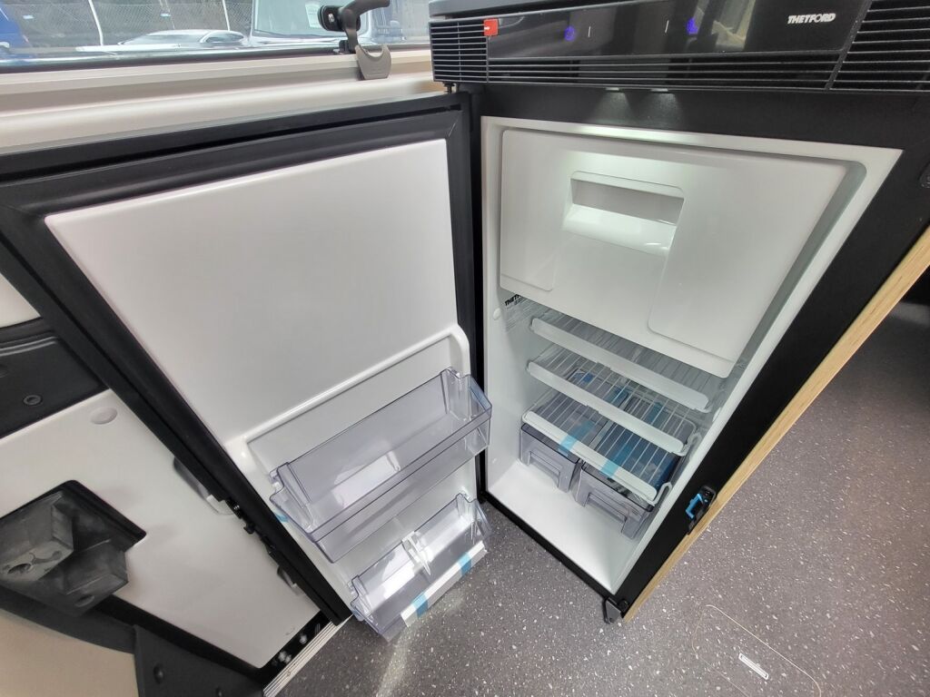 Adria TWIN 540 SPB 2025 Musta