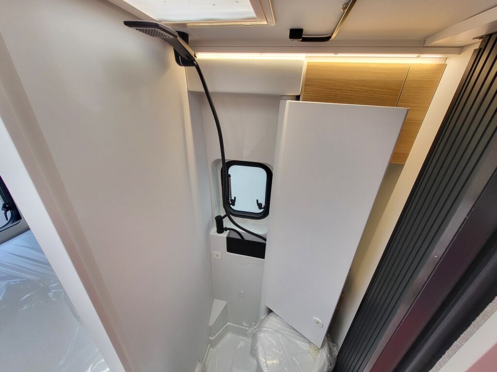 Adria TWIN 540 SPB 2025 Musta