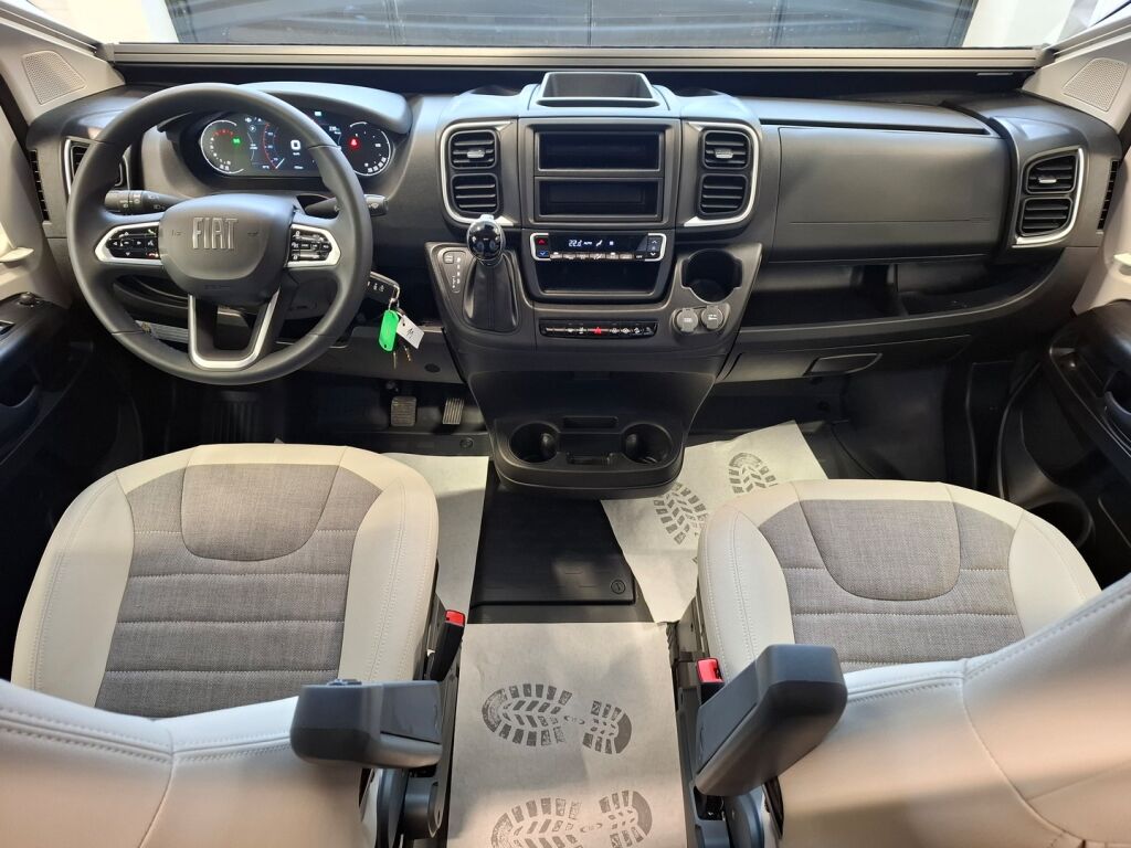 Adria TWIN 640 SGX 2025 Harmaa