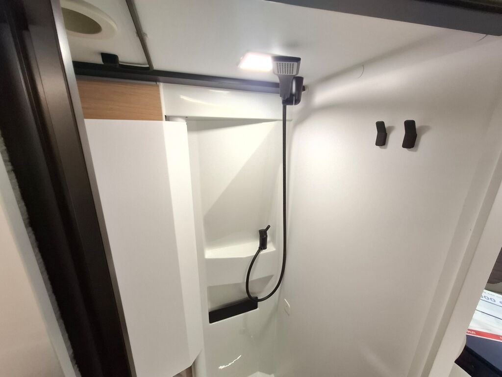 Adria TWIN 640 SGX 2025 Harmaa