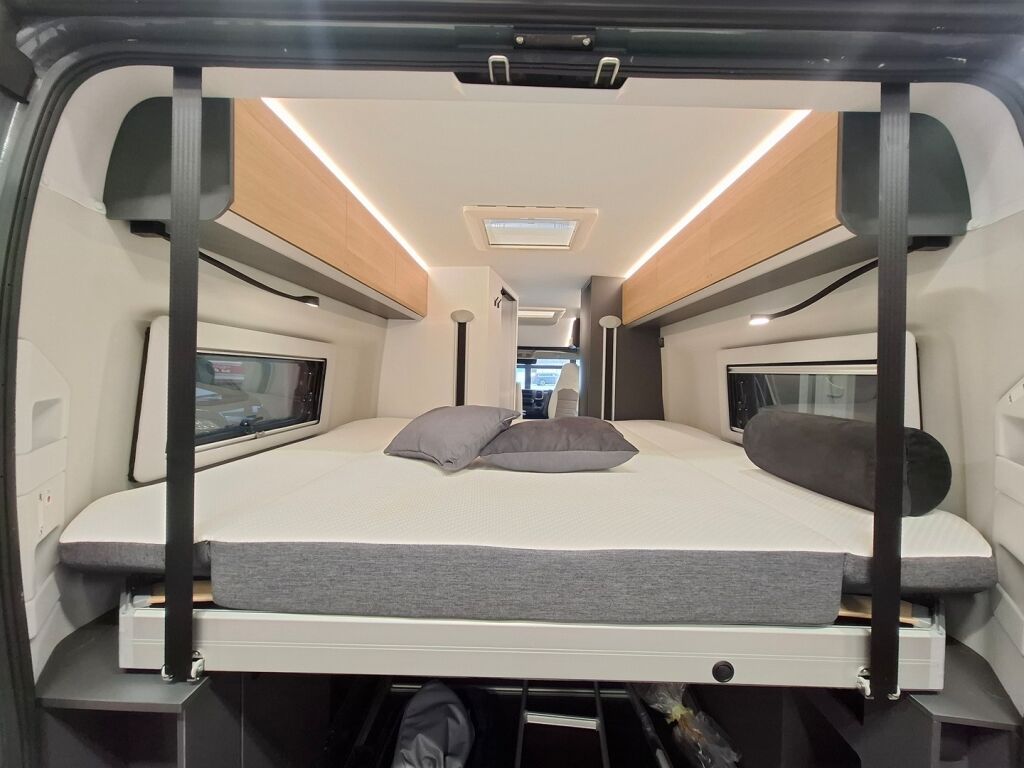 Adria TWIN 640 SGX 2025 Harmaa