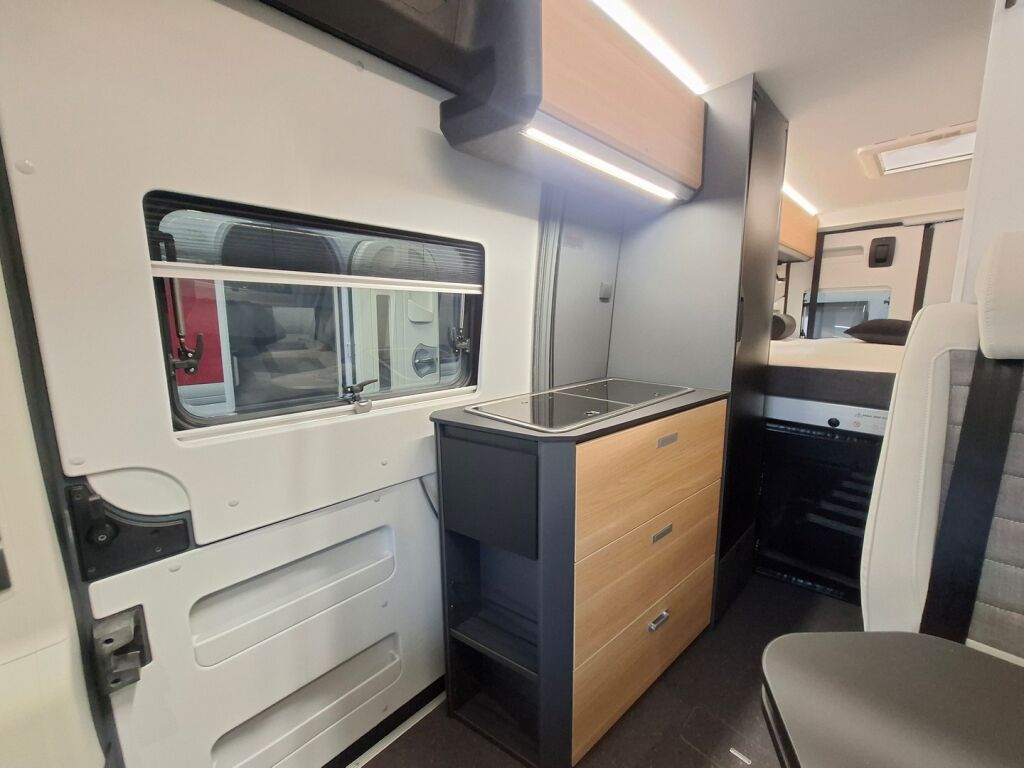 Adria TWIN 640 SGX 2025 Harmaa