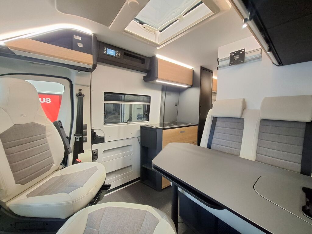Adria TWIN 640 SGX 2025 Harmaa