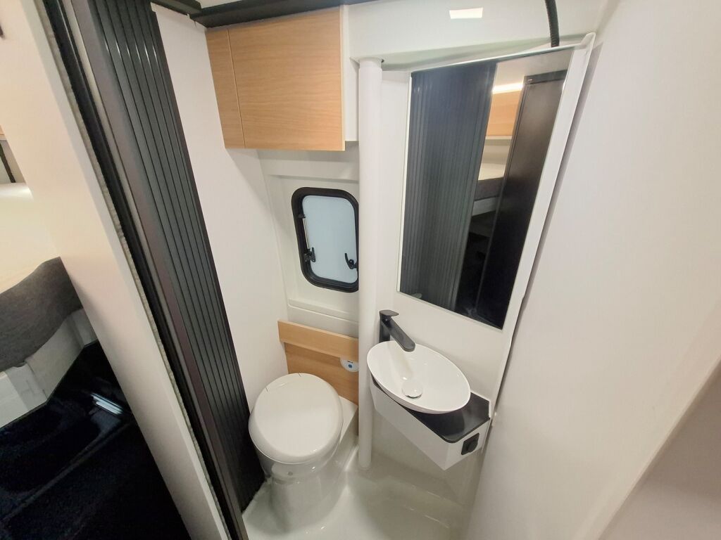 Adria TWIN 640 SGX 2025 Harmaa