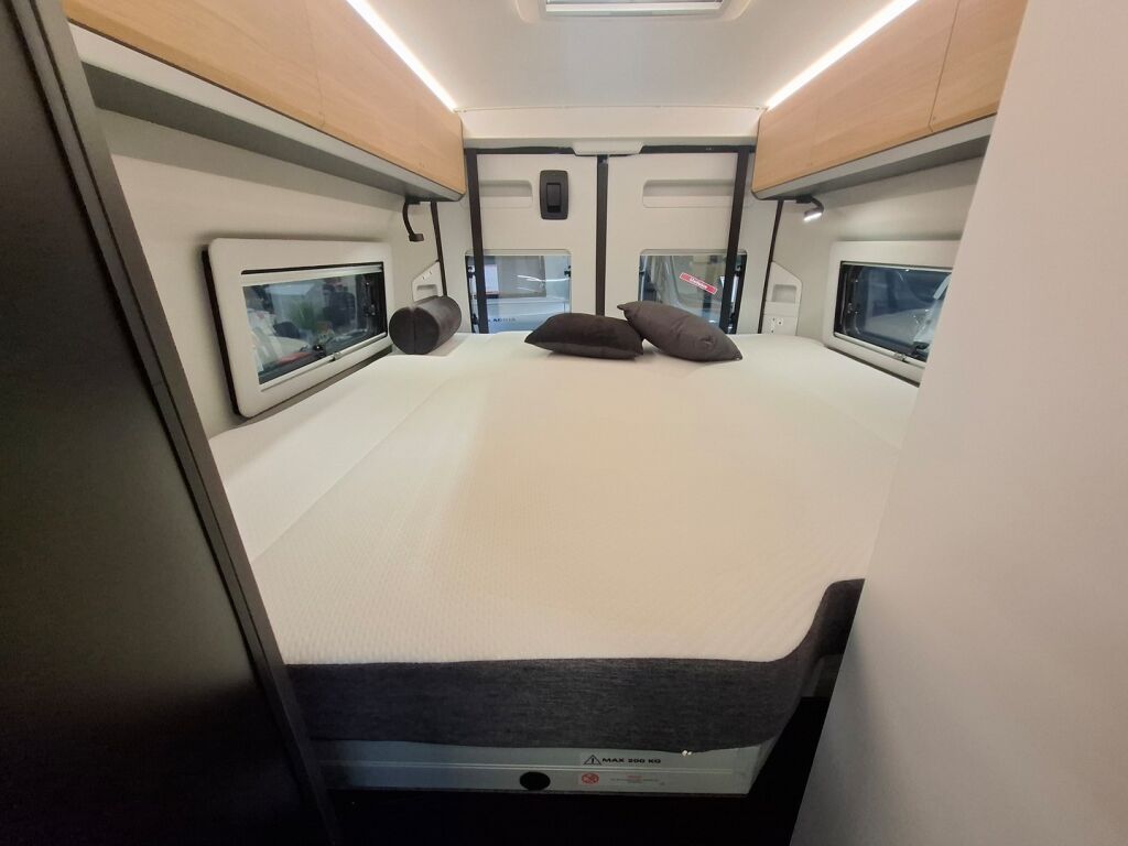 Adria TWIN 640 SGX 2025 Harmaa