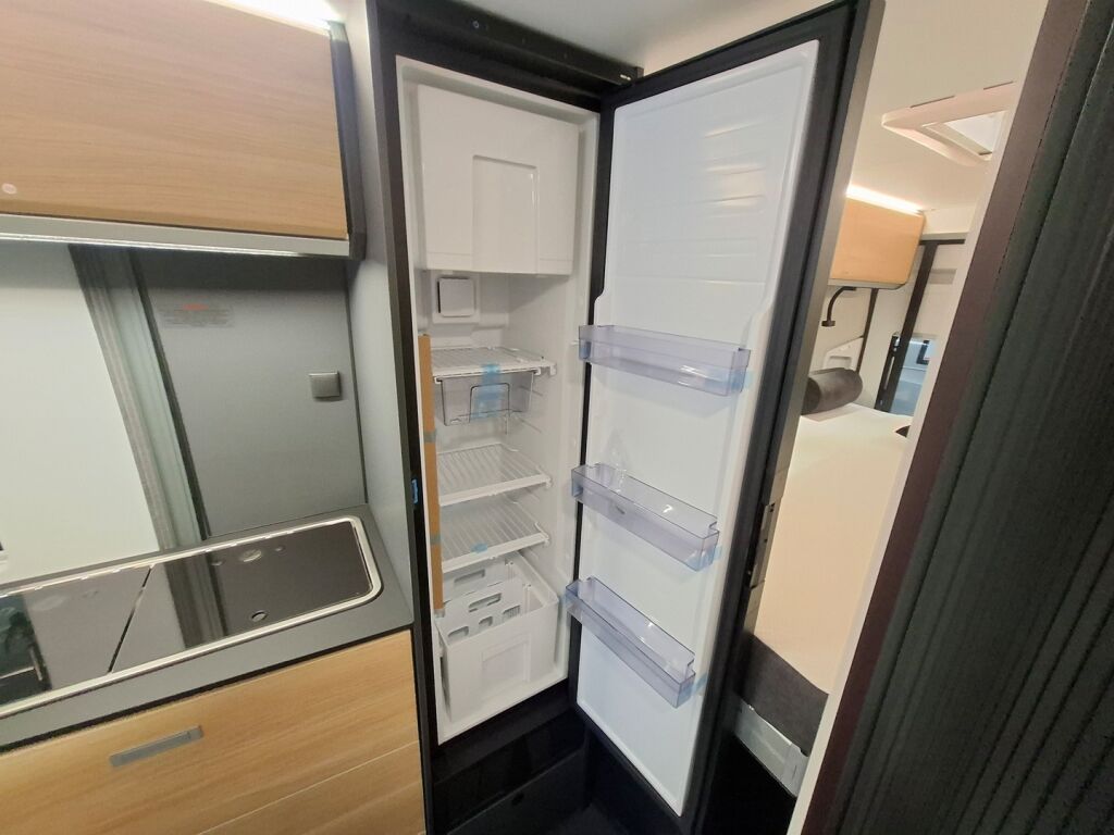 Adria TWIN 640 SGX 2025 Harmaa