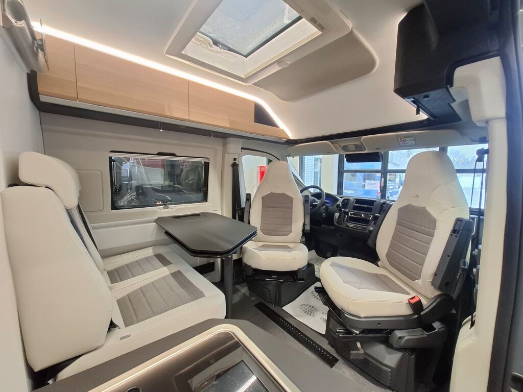 Adria TWIN 640 SGX 2025 Harmaa