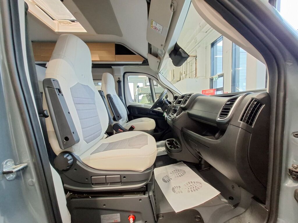 Adria TWIN 640 SGX 2025 Harmaa