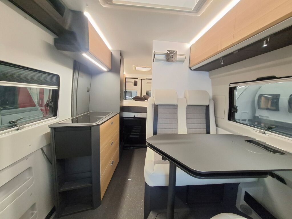 Adria TWIN 640 SGX 2025 Harmaa