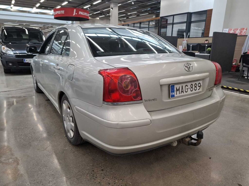 Toyota Avensis 2003 Hopea