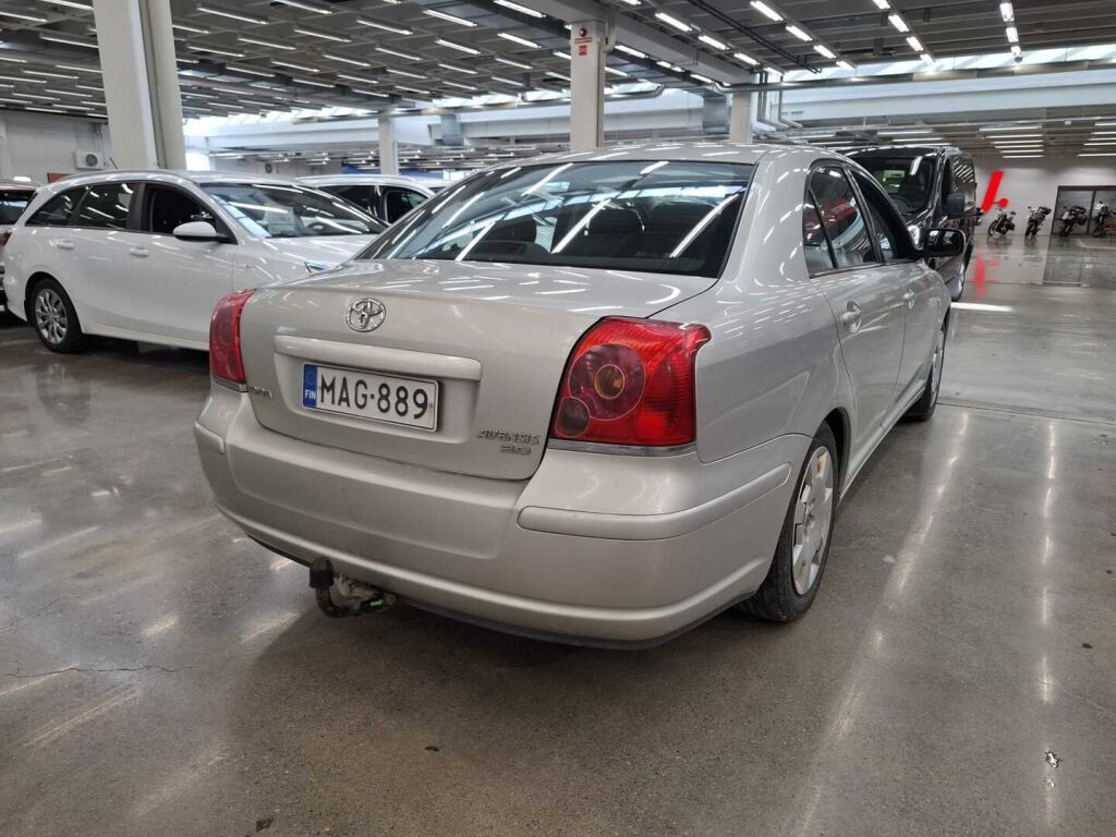 Toyota Avensis 2003 Hopea