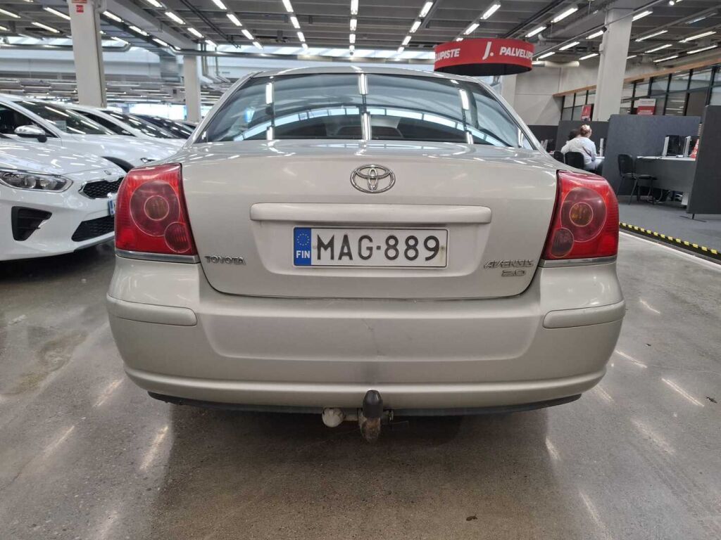 Toyota Avensis 2003 Hopea