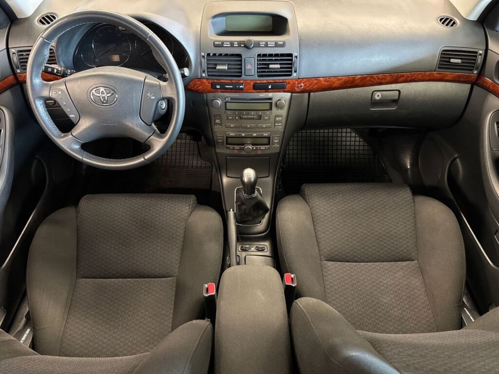 Toyota Avensis 2006 Hopea
