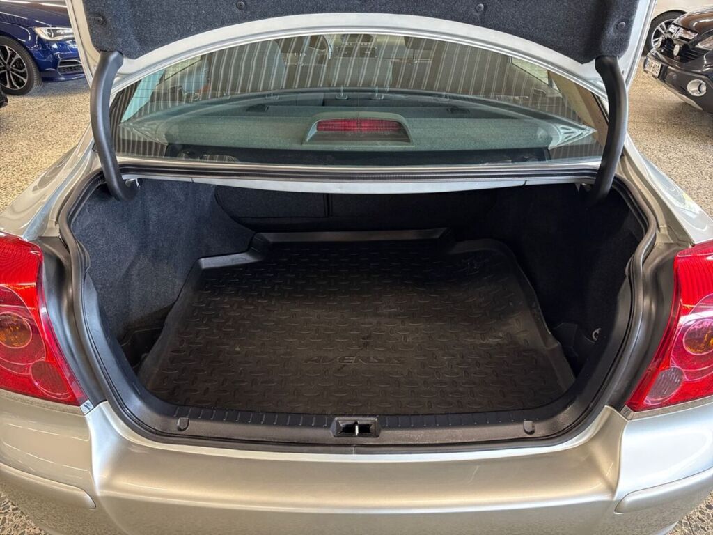 Toyota Avensis 2006 Hopea