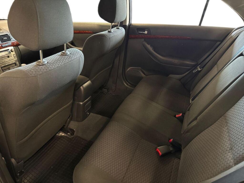 Toyota Avensis 2006 Hopea