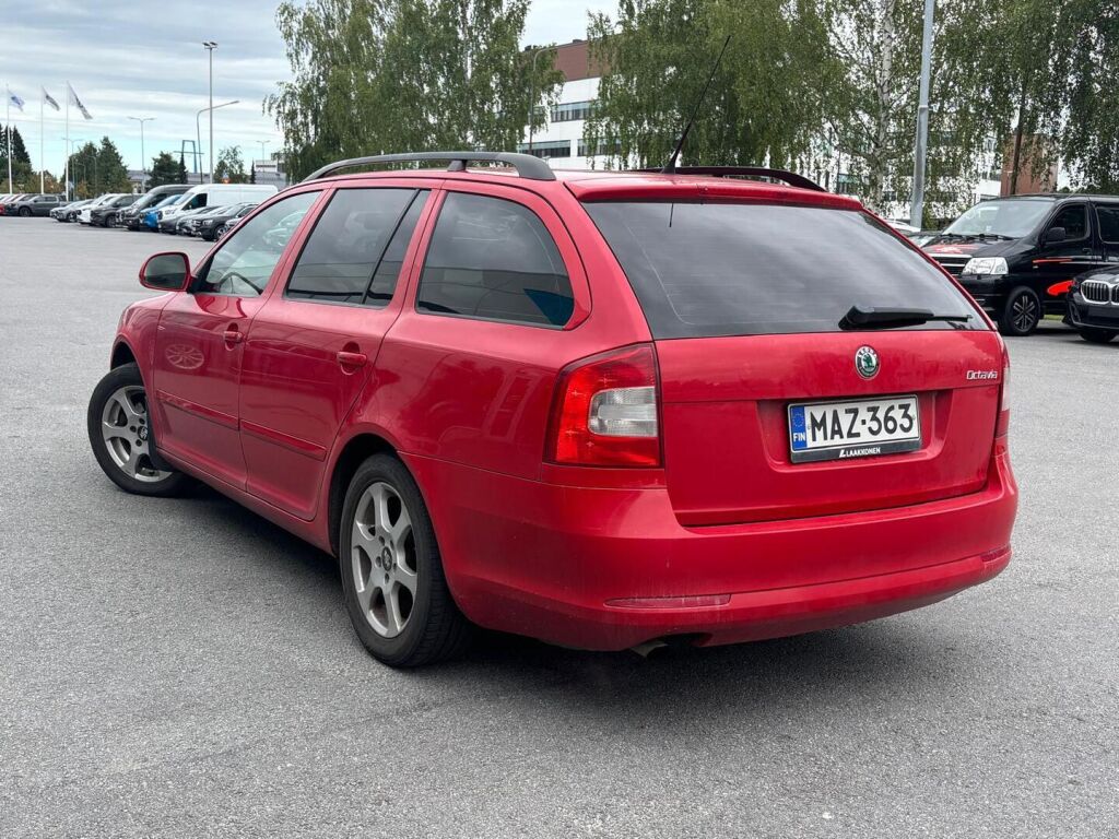 Skoda Octavia 2010 Punainen