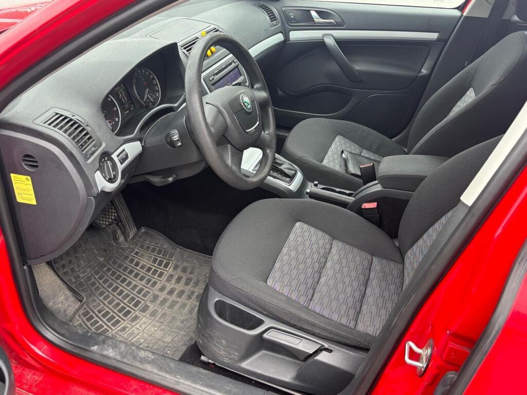 Skoda Octavia 2010 Punainen