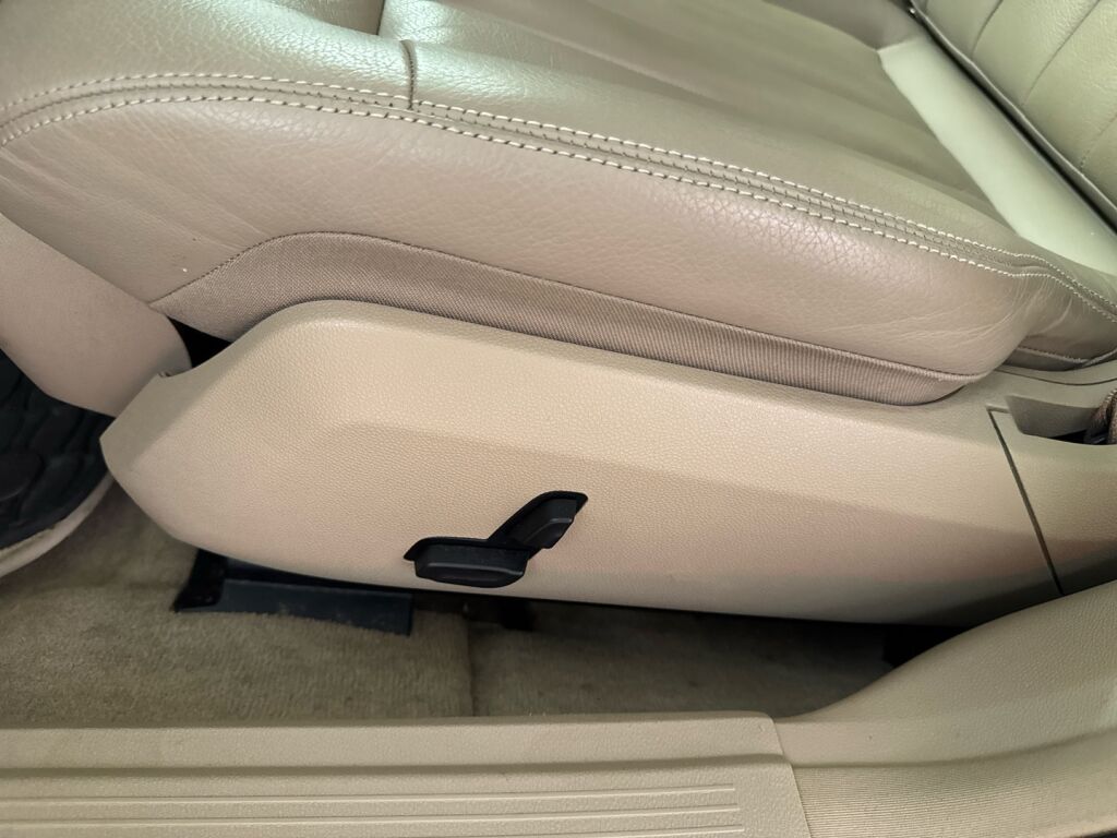 Mercedes-Benz E 2010 Ruskea (beige)