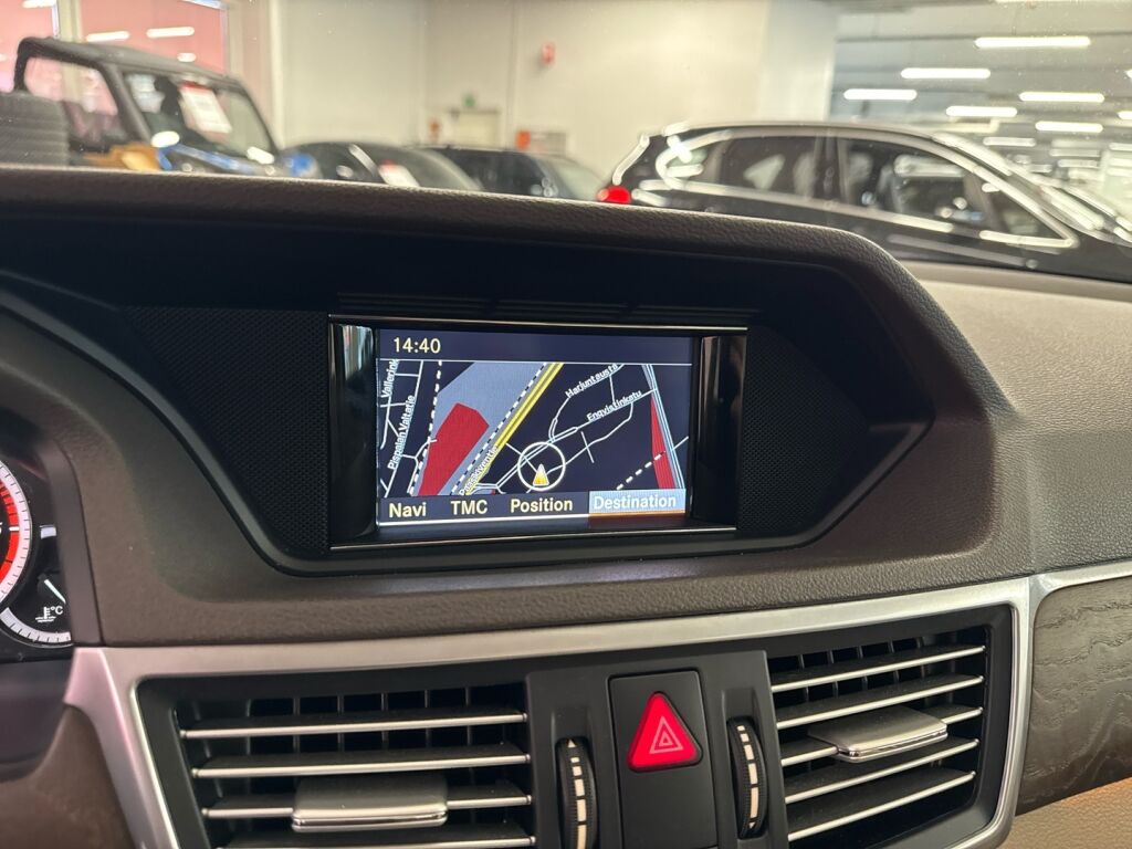 Mercedes-Benz E 2010 Ruskea (beige)