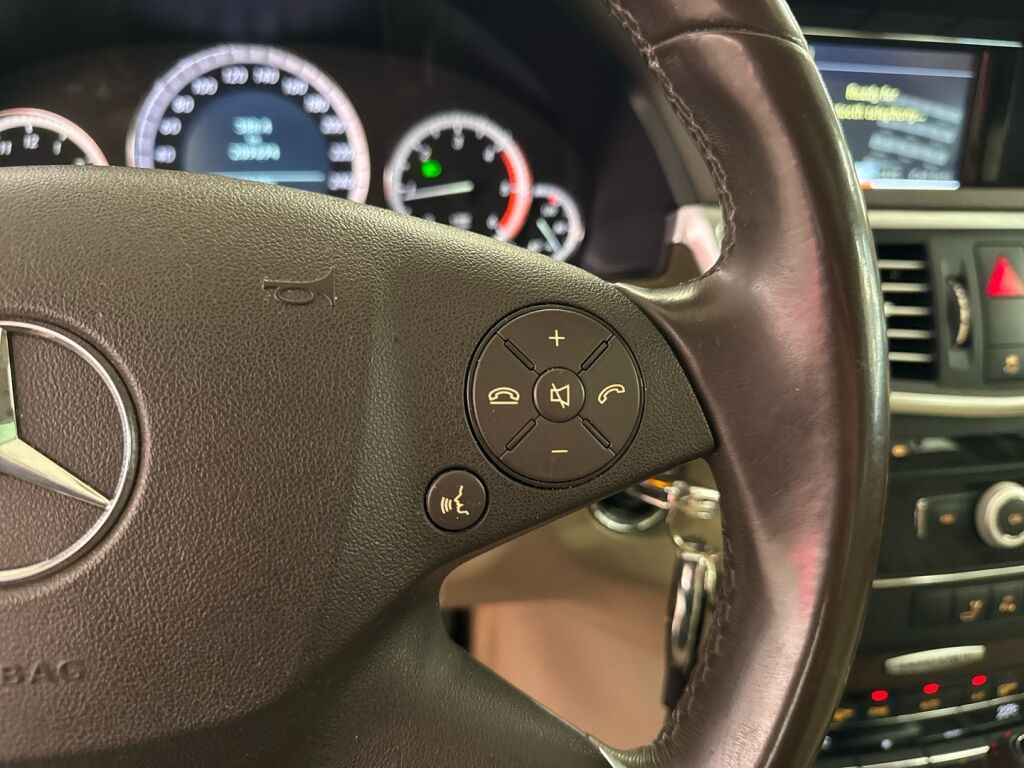 Mercedes-Benz E 2010 Ruskea (beige)