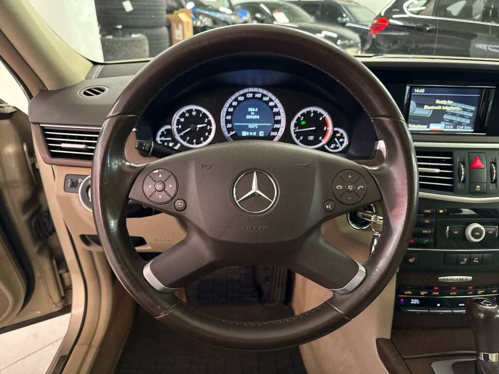 Mercedes-Benz E 2010 Ruskea (beige)