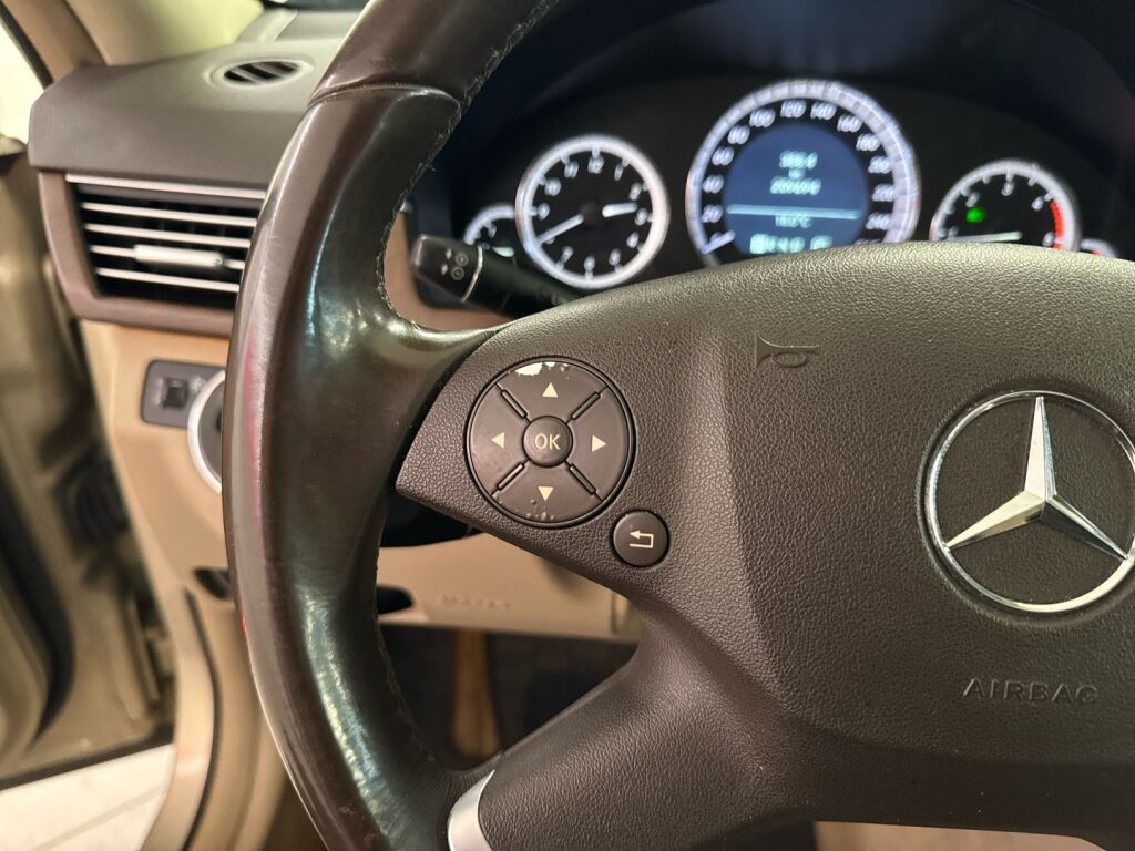 Mercedes-Benz E 2010 Ruskea (beige)