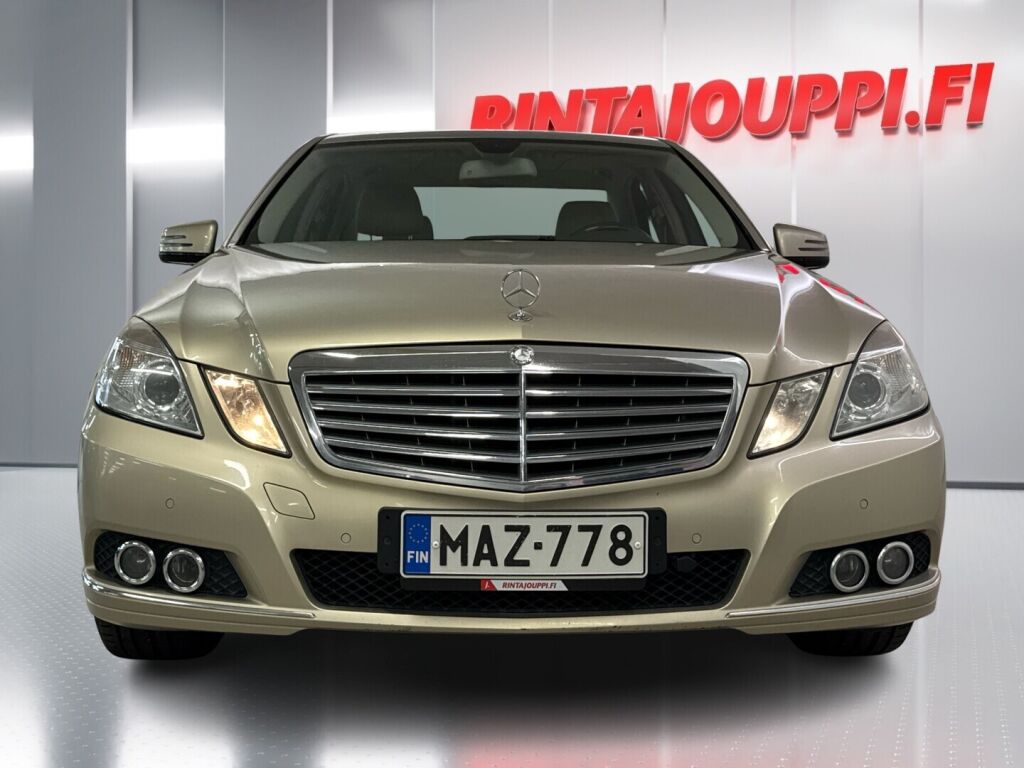 Mercedes-Benz E 2010 Ruskea (beige)