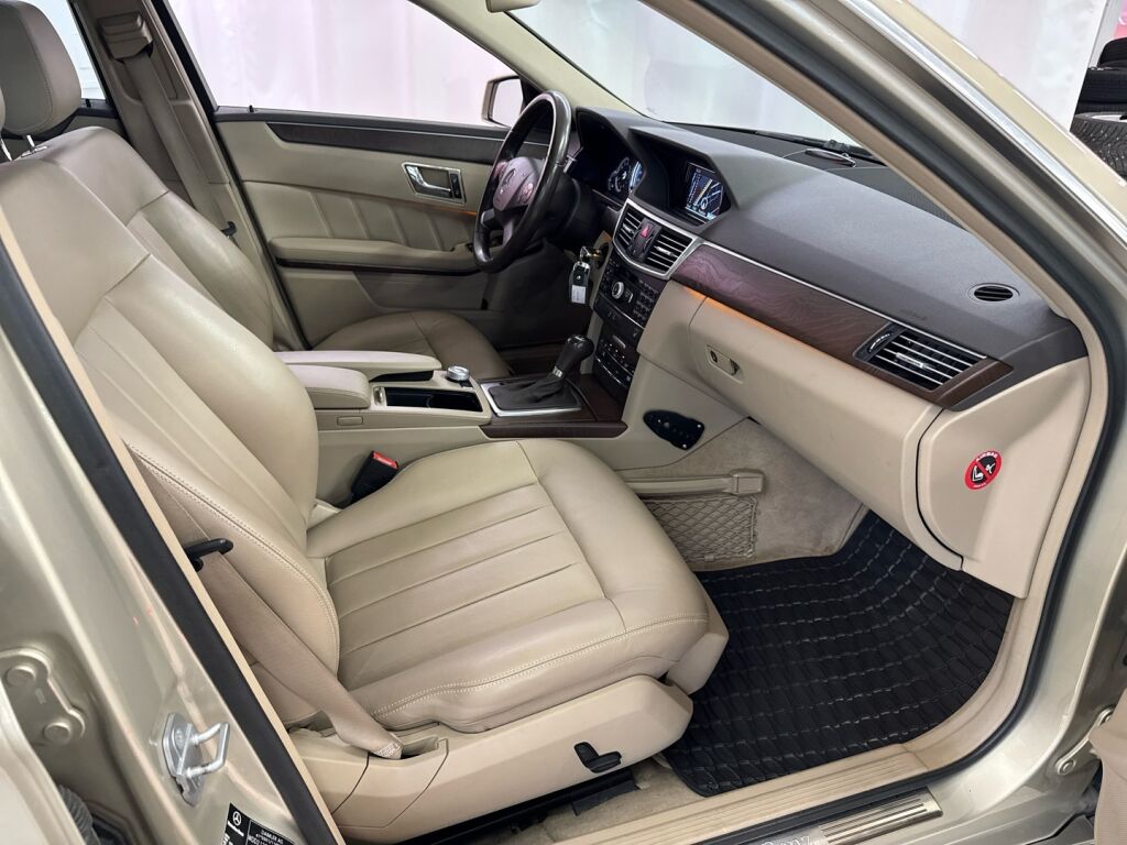 Mercedes-Benz E 2010 Ruskea (beige)
