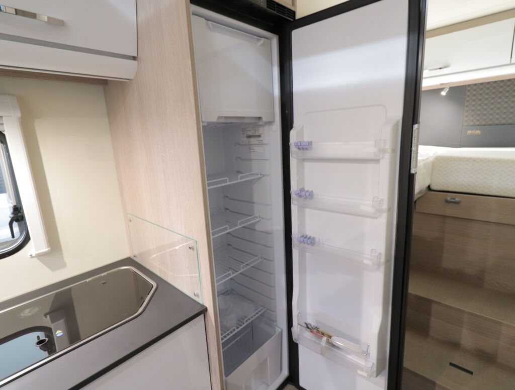 Bürstner Lyseo Time T690 G Skyline Edition 2025 Harmaa