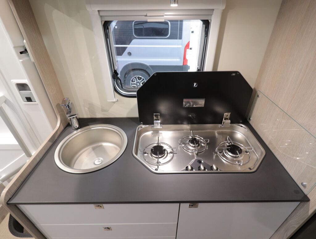 Bürstner Lyseo Time T690 G Skyline Edition 2025 Harmaa