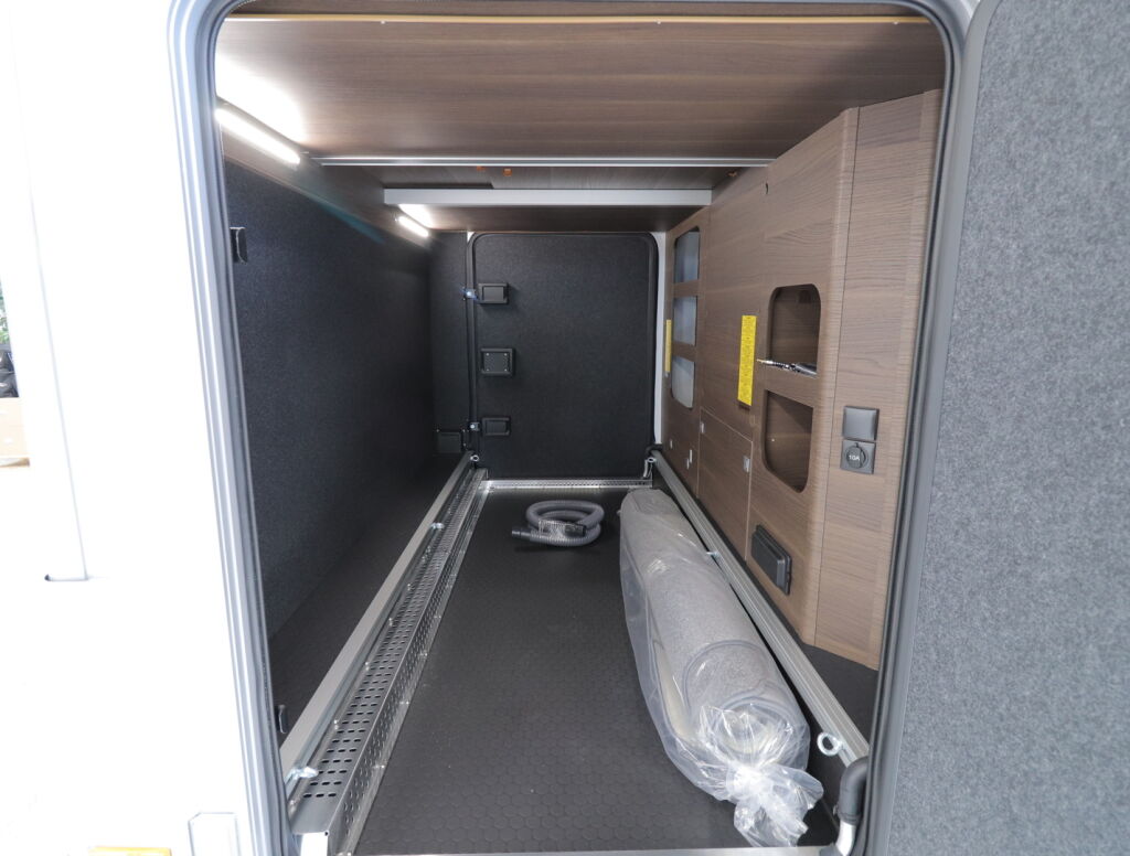 Adria CORAL SUPREME 670 DL 2025 Y