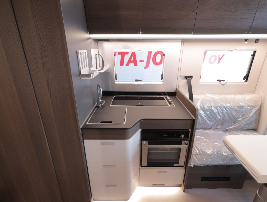 Adria CORAL SUPREME 670 DL 2025 Y