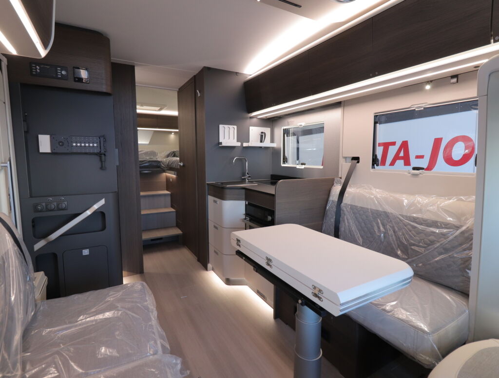 Adria CORAL SUPREME 670 DL 2025 Y