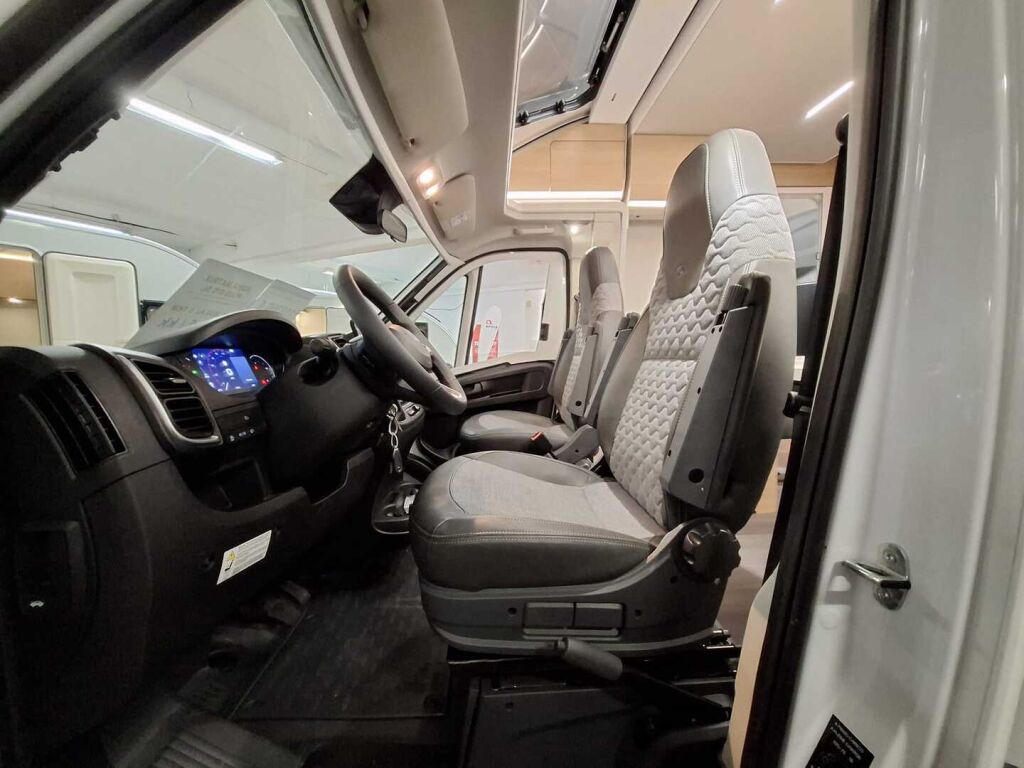 Adria Matrix Plus 670 SL 2025 Valkoinen