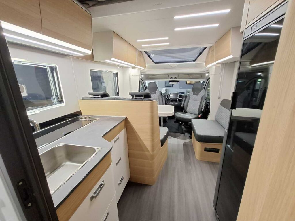 Adria Matrix Plus 670 SL 2025 Valkoinen