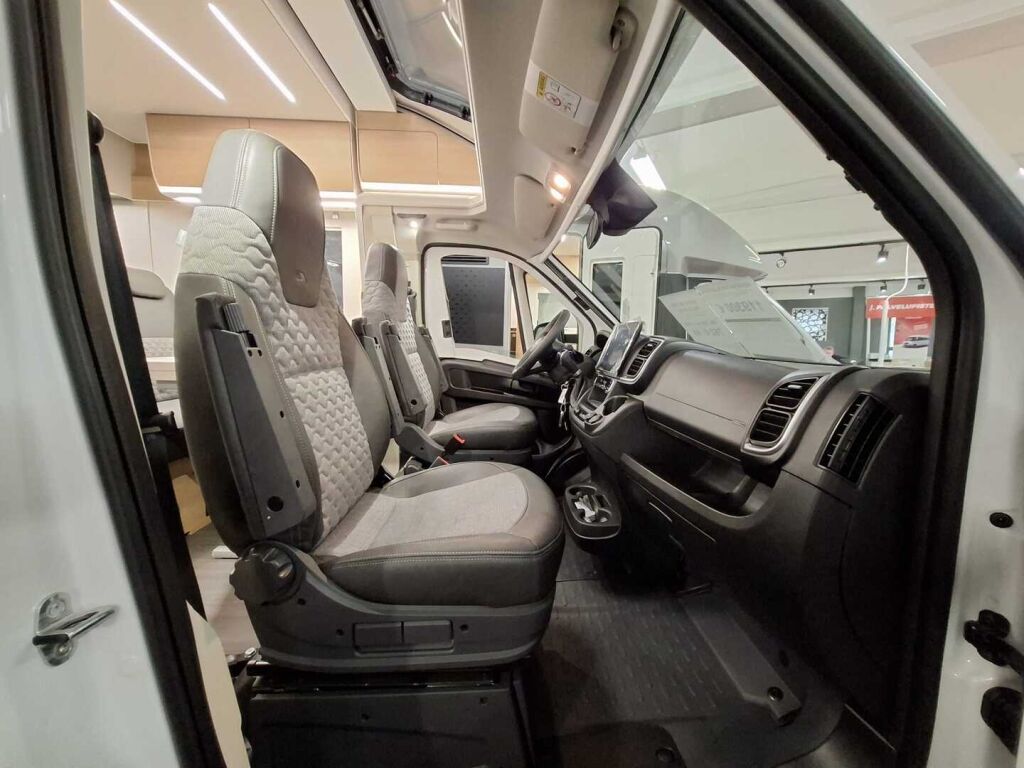 Adria Matrix Plus 670 SL 2025 Valkoinen