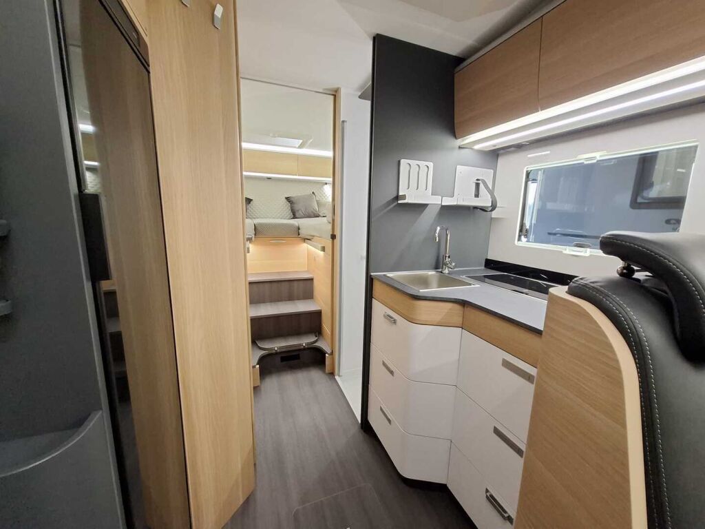 Adria Matrix Plus 670 SL 2025 Valkoinen