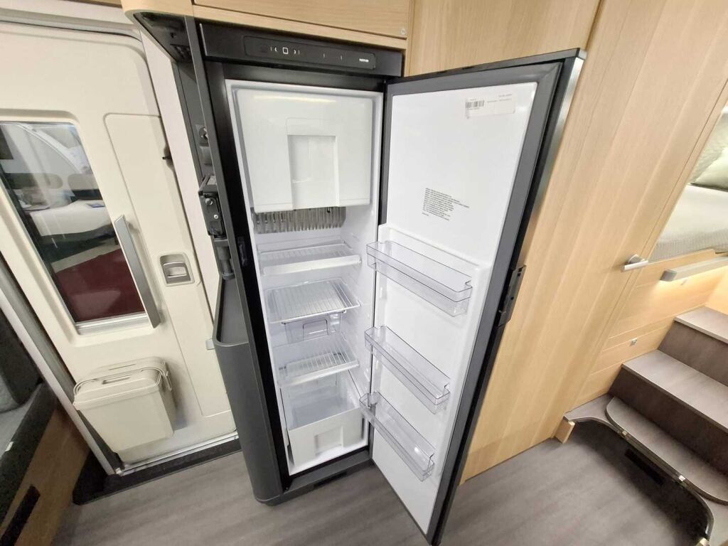 Adria Matrix Plus 670 SL 2025 Valkoinen