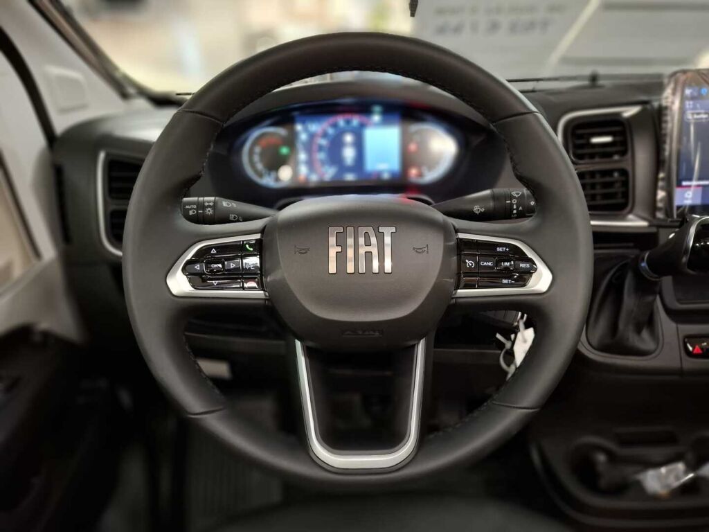 Adria Matrix Plus 670 SL 2025 Valkoinen